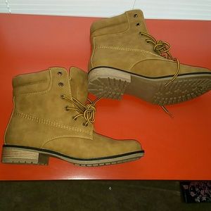 Lug Type Ankle Boot,Combat Style 7/7.5